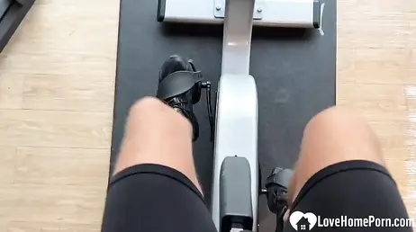 Se liga a la tipica tia buena de gimnasio y se la folla en el cuarto de baño