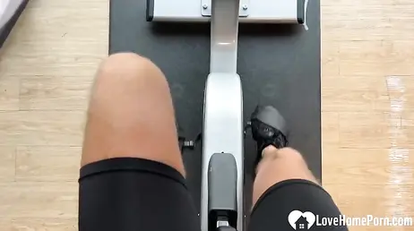 Se liga a la tipica tia buena de gimnasio y se la folla en el cuarto de baño