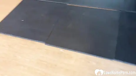 Se liga a la tipica tia buena de gimnasio y se la folla en el cuarto de baño