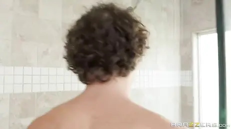 Ufff menuda polla tiene el novio de mi hija ... creo que me voy a duchar con el