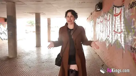 A la webcammer española Emmita Smile se la follan en un casting porno