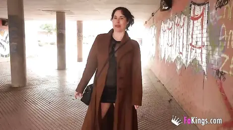 A la webcammer española Emmita Smile se la follan en un casting porno