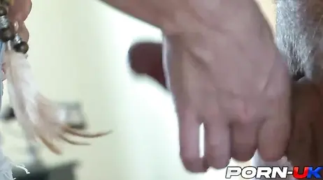 La novia de mi hijo tenia ganas de comerme la polla asi que ... es su ilusión !!