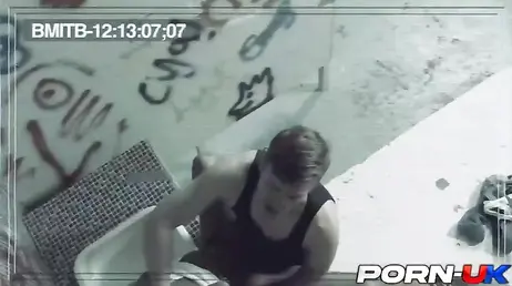 Un desconocido me clava la polla en los baños de la universidad: qué gusto!
