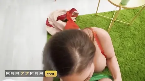 Recordando la última follada por navidad con el novio de su hija: menuda polla !!