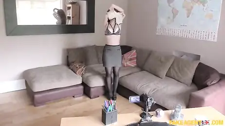 Casting porno XXX con una pelirroja MILF que venia dispuesta a todo