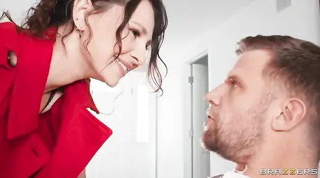 Me quedo a solas con la madre de mi novia y, de repente, empieza a quitarse la ropa