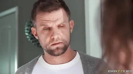 Me quedo a solas con la madre de mi novia y, de repente, empieza a quitarse la ropa