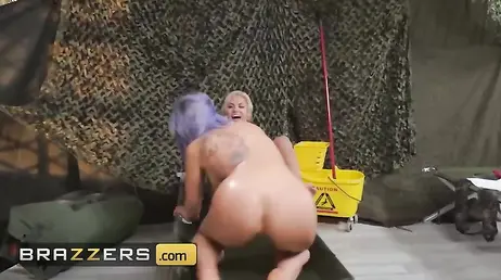 Compilacion porno gratis de tias buenas militares follando y lamiendose los coños