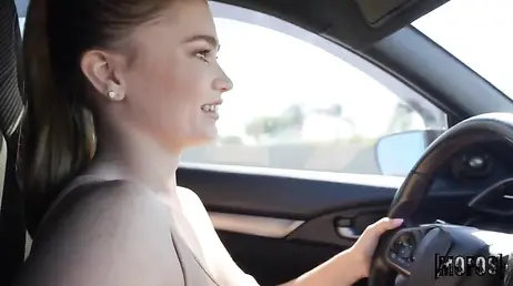 Sesso hardcore gratuito con la sua nuova figliastra: che culo incredibile ha quella ragazza!!