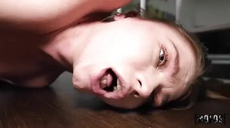 Sesso hardcore gratuito con la sua nuova figliastra: che culo incredibile ha quella ragazza!!