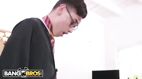 El novio de su hija disfrazado de Harry Poter y ella con ganas de probar su polla ... !!