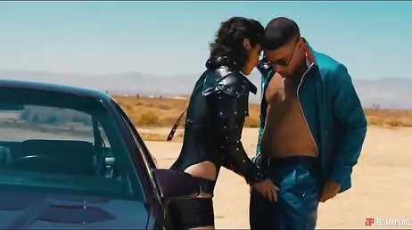 Se ponen a follar en mitad del desierto de Las Vegas ... qué morbo!! A lo Casino !!