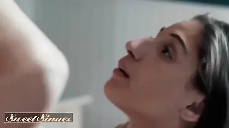 La vecina me confiesa que lleva mucho tiempo sin que su marido la folle ...